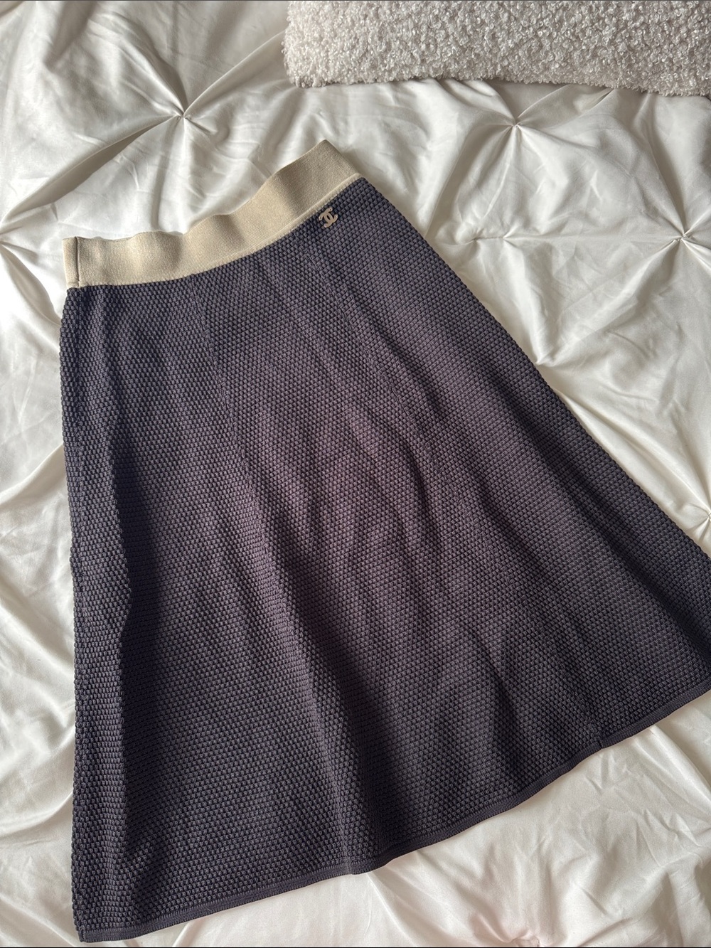 Vintage Authentic CHANEL Navy Textured A-Line Skirt with Cream Waistband